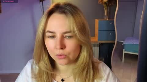Snapshot of mira_mermayd chatting on 04/28/26, 01:48 Mira online show from 04/28/26, 01:48