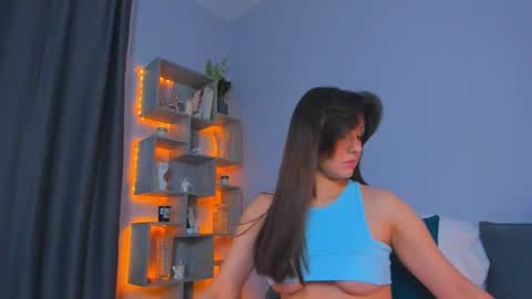 Snapshot of mirabrunette chatting on 05/30/26, 03:03 Mira follow my fansly online show from 05/30/26, 03:03