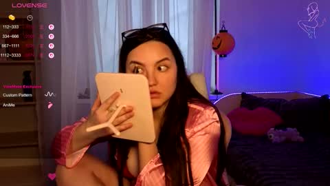 Snapshot of miraluccian chatting on 11/08/25, 11:54 miraluccian online show from 11/08/25, 11:54