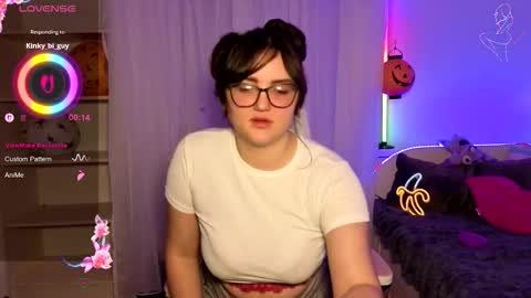 Snapshot of miraluccian chatting on 11/20/25, 08:52 miraluccian online show from 11/20/25, 08:52