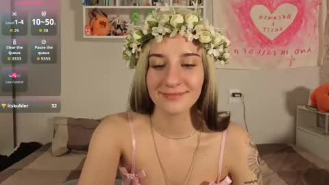 Snapshot of miralyn_ chatting on 04/18/26, 08:09 Cassie online show from 04/18/26, 08:09