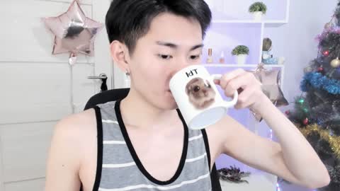 Snapshot of miram_yoo chatting on 12/17/24, 07:15 online show from 12/17/24, 07:15