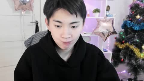 Snapshot of miram_yoo chatting on 12/20/24, 02:41 online show from 12/20/24, 02:41