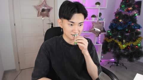 Snapshot of miram_yoo chatting on 12/26/24, 03:38 online show from 12/26/24, 03:38