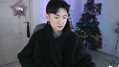 Snapshot of miram_yoo chatting on 12/30/24, 08:15 online show from 12/30/24, 08:15