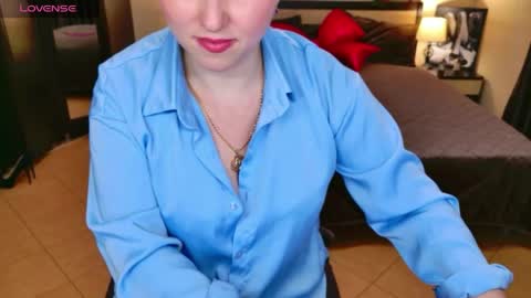 Snapshot of mirandadyson chatting on 04/15/26, 04:47 MirandaDyson online show from 04/15/26, 04:47