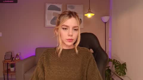 Snapshot of mirandashaw chatting on 02/09/25, 11:36 Miranda Shaw online show from 02/09/25, 11:36