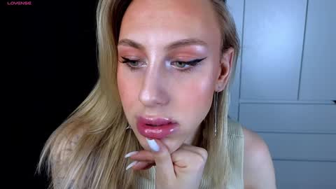 Snapshot of miraraid chatting on 12/19/24, 01:50 miraraid online show from 12/19/24, 01:50