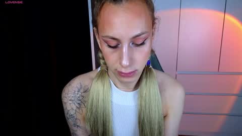 Snapshot of miraraid chatting on 12/26/24, 01:29 miraraid online show from 12/26/24, 01:29