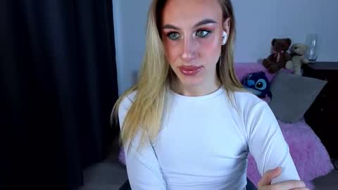 Snapshot of miraraid chatting on 09/22/25, 04:03 miraraid online show from 09/22/25, 04:03