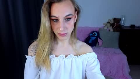 Snapshot of miraraid chatting on 10/19/25, 03:18 miraraid online show from 10/19/25, 03:18