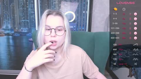 Snapshot of miray_kuriyama chatting on 12/13/24, 04:38 Kira online show from 12/13/24, 04:38