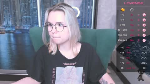 Snapshot of miray_kuriyama chatting on 12/15/24, 10:58 Kira online show from 12/15/24, 10:58