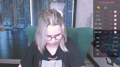 Snapshot of miray_kuriyama chatting on 12/16/24, 03:08 Kira online show from 12/16/24, 03:08