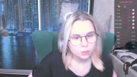 Snapshot of miray_kuriyama chatting on 12/19/24, 12:45 Kira online show from 12/19/24, 12:45