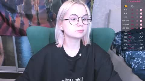 Snapshot of miray_kuriyama chatting on 01/29/25, 10:43 Kira online show from 01/29/25, 10:43