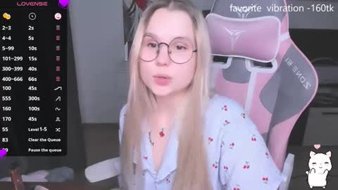 Snapshot of miray_kuriyama chatting on 10/17/25, 01:09 Kira online show from 10/17/25, 01:09