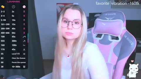 Snapshot of miray_kuriyama chatting on 10/27/25, 06:23 Kira online show from 10/27/25, 06:23