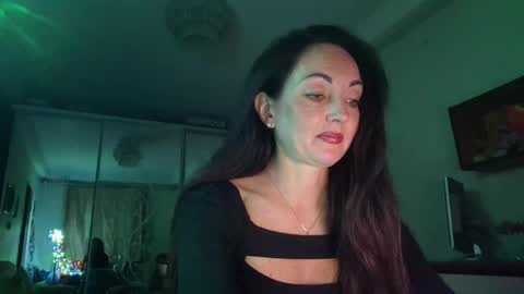 Snapshot of mirelisse chatting on 04/29/26, 07:42 Christina online show from 04/29/26, 07:42