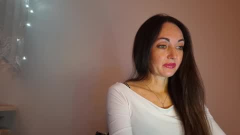 Snapshot of mirelisse chatting on 05/18/26, 08:47 Christina online show from 05/18/26, 08:47
