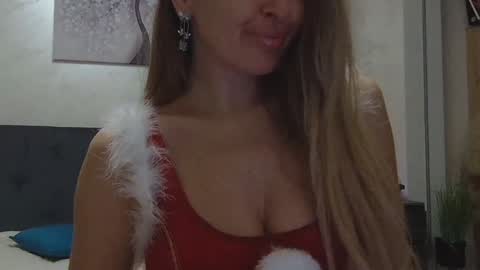 Snapshot of miriam04 chatting on 12/24/24, 10:17 miriam04 online show from 12/24/24, 10:17