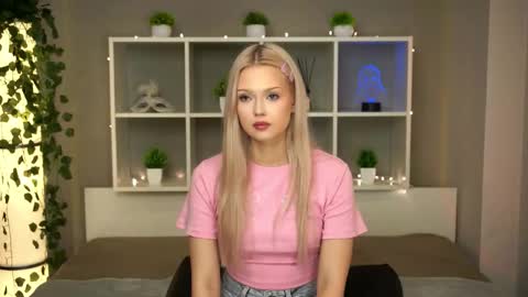 Snapshot of mirianscorgie chatting on 10/27/25, 07:07 Elsa online show from 10/27/25, 07:07