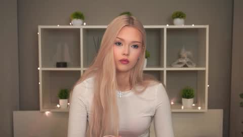 Snapshot of mirianscorgie chatting on 10/28/25, 09:28 Elsa online show from 10/28/25, 09:28