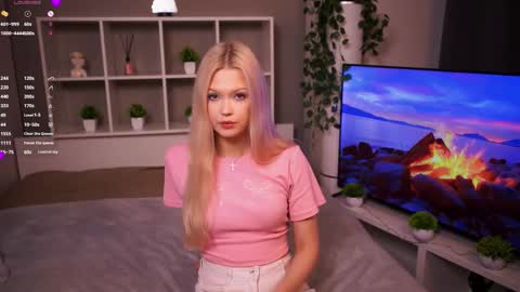 Snapshot of mirianscorgie chatting on 11/02/25, 10:34 Elsa online show from 11/02/25, 10:34