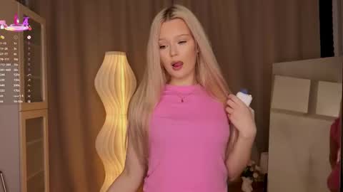 Snapshot of mirianscorgie chatting on 12/13/25, 09:42 Elsa online show from 12/13/25, 09:42