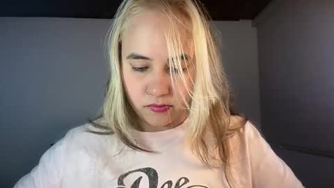 Snapshot of mirilinda chatting on 03/06/26, 03:25 mirilinda online show from 03/06/26, 03:25