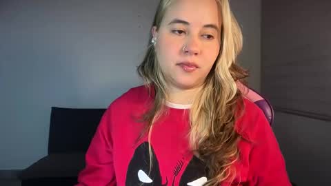 Snapshot of mirilinda chatting on 03/15/26, 04:29 mirilinda online show from 03/15/26, 04:29