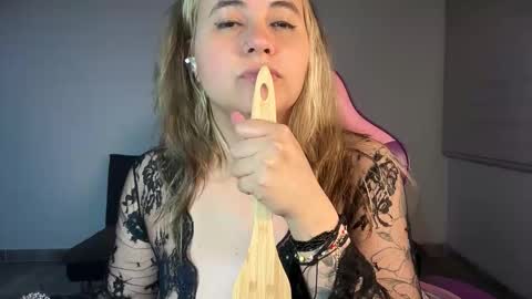 Snapshot of mirilinda chatting on 03/16/26, 05:44 mirilinda online show from 03/16/26, 05:44