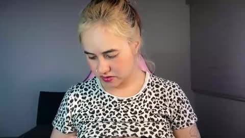 Snapshot of mirilinda chatting on 03/24/26, 03:11 mirilinda online show from 03/24/26, 03:11