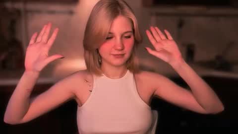 Snapshot of mirrameow chatting on 11/22/25, 06:45 Mira online show from 11/22/25, 06:45