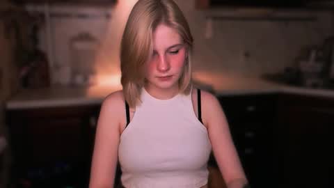 Snapshot of mirrameow chatting on 11/23/25, 02:17 Mira online show from 11/23/25, 02:17