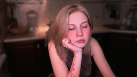 Snapshot of mirrameow chatting on 11/27/25, 07:16 Mira online show from 11/27/25, 07:16