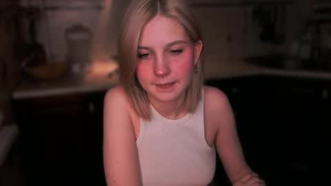 Snapshot of mirrameow chatting on 11/28/25, 07:05 Mira online show from 11/28/25, 07:05