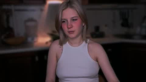 Snapshot of mirrameow chatting on 11/29/25, 01:58 Mira online show from 11/29/25, 01:58