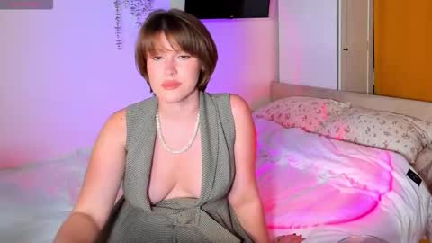 Snapshot of mirrorofsoul chatting on 09/13/25, 06:40 Shelley online show from 09/13/25, 06:40