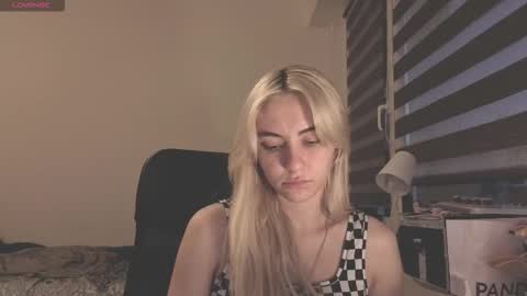 misa_0 online show from 11/04/25, 03:22