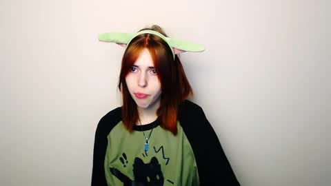 Snapshot of misaki_chan_ chatting on 11/21/25, 02:43 misaki_chan_ online show from 11/21/25, 02:43