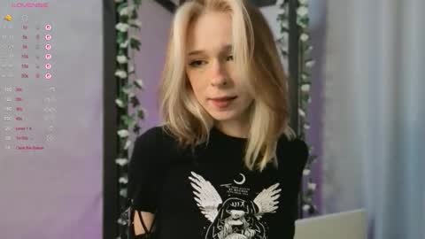 Snapshot of misekiii chatting on 10/24/25, 07:54 misekiii online show from 10/24/25, 07:54