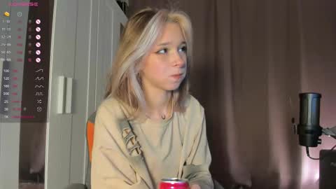 Snapshot of misekiii chatting on 11/04/25, 11:59 misekiii online show from 11/04/25, 11:59