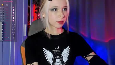 Snapshot of misekiii chatting on 11/12/25, 12:44 misekiii online show from 11/12/25, 12:44