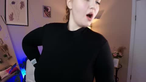 Snapshot of misha_the_createrr chatting on 11/06/25, 09:10 Ivy online show from 11/06/25, 09:10