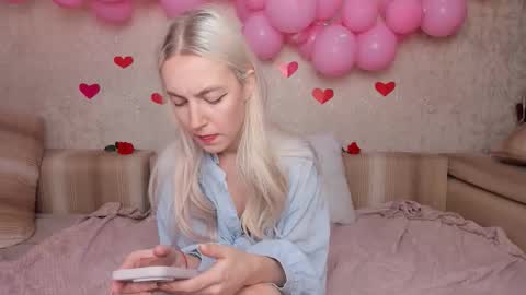 Snapshot of mishapallmer chatting on 02/15/26, 01:31 mishapallmer online show from 02/15/26, 01:31