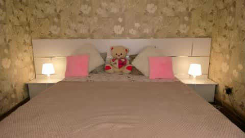 Snapshot of mishapallmer chatting on 03/27/26, 10:48 mishapallmer online show from 03/27/26, 10:48