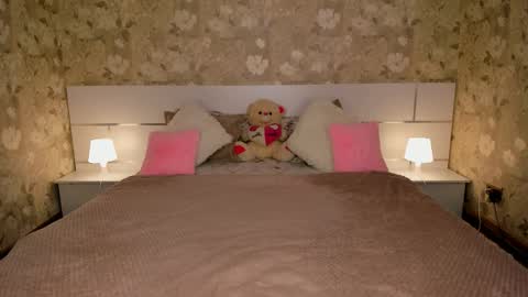 Snapshot of mishapallmer chatting on 04/09/26, 03:06 mishapallmer online show from 04/09/26, 03:06