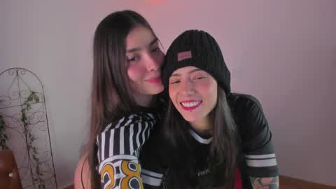 Snapshot of mishelkrave_ chatting on 04/07/26, 09:48 KRAVE online show from 04/07/26, 09:48