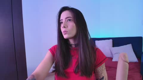 Snapshot of mishelkrave_ chatting on 04/14/26, 07:53 KRAVE online show from 04/14/26, 07:53